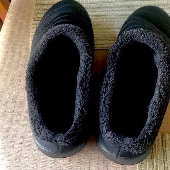 Slippers - Picture 2 of 3